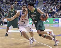 El médico de Nadal trata en Vitoria la rodilla de Abrines